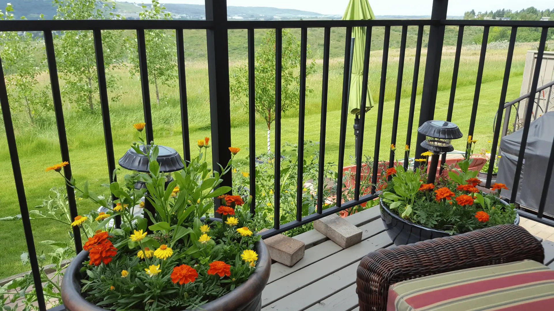 Design Ideas for Cozy Decks and Patios